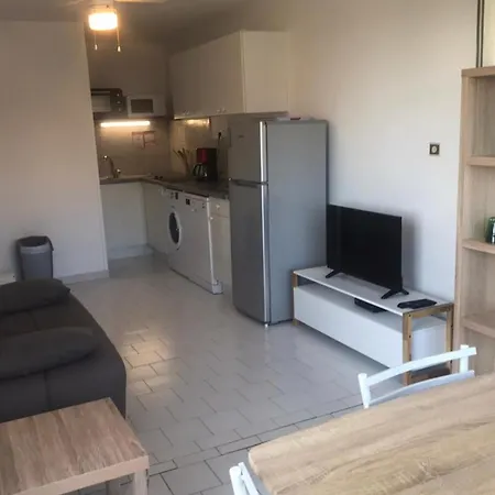 The Cozy Place On The Port And The Apartment