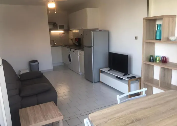 The Cozy Place On The Port And The Apartment